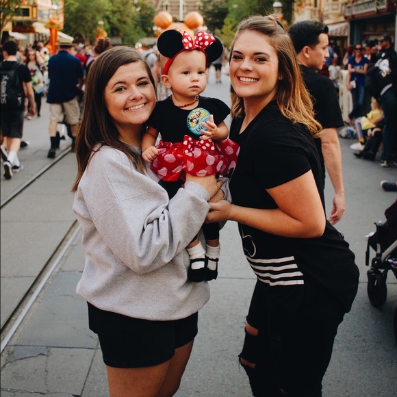 Meet your Poshers, Ashley & Amber - Picture 7 of 7